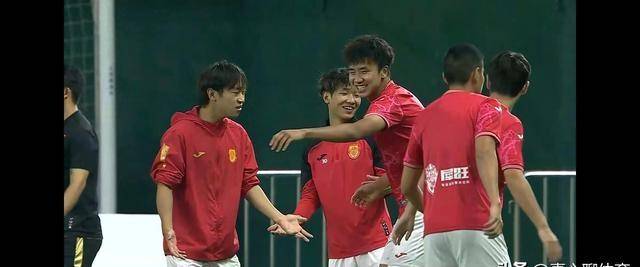 V体育：中甲联赛球迷热情不减，支持本土足球